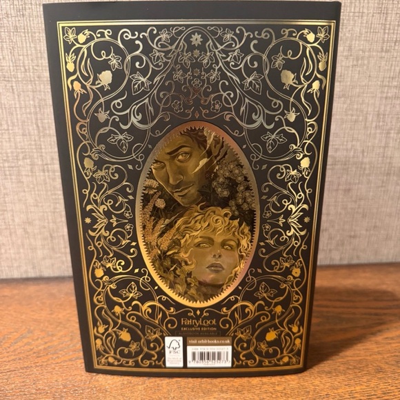 Fairyloot Exclusive Edition of Savage Blooms - Picture 2 of 6